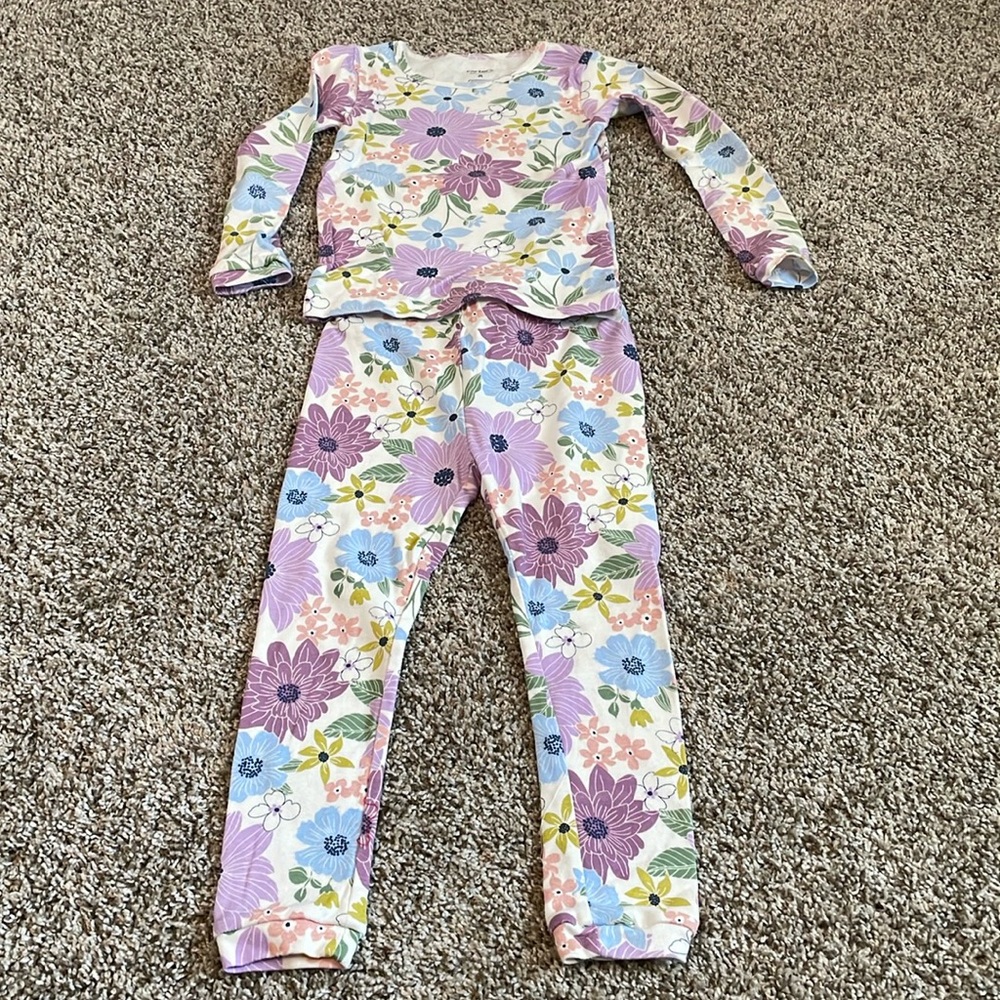 Carter’s 3T Pajamas NWOT